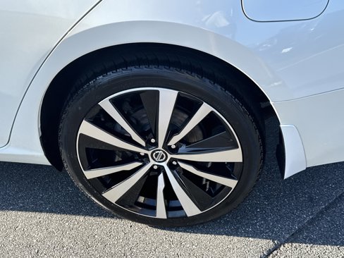 Used 2019 Nissan Altima 2.5 SR w/ SR Premium Package image 13