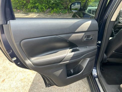 Used 2016 Mitsubishi Outlander GT image 11