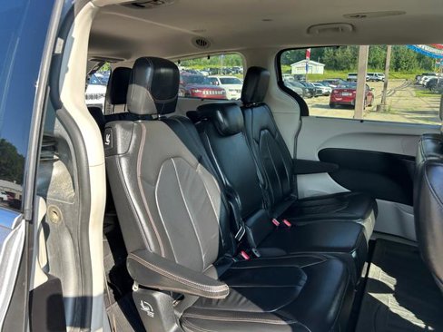 Certified 2017 Chrysler Pacifica Touring-L image 21