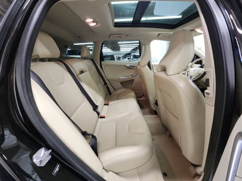Used 2016 Volvo XC60 T6 image 15