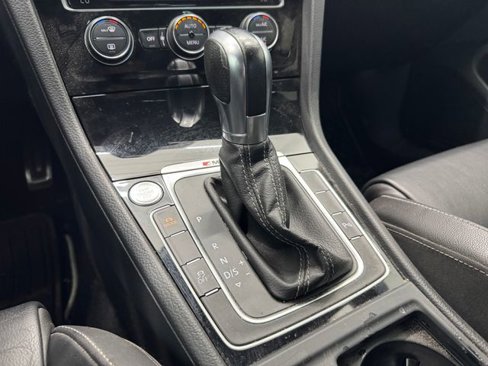 Used 2017 Volkswagen Golf R 4-Door image 25