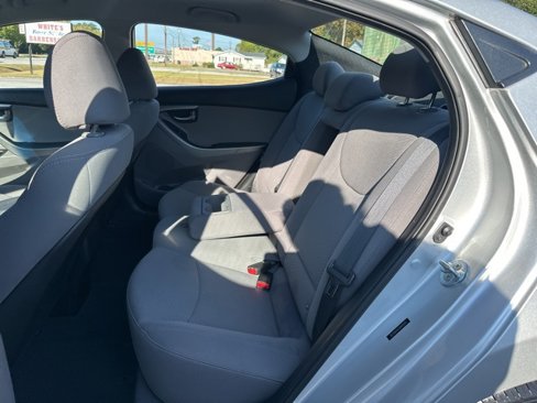 Used 2016 Hyundai Elantra SE image 9