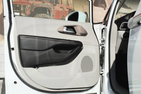 Used 2018 Chrysler Pacifica Touring-L w/ Premium Audio Group image 21