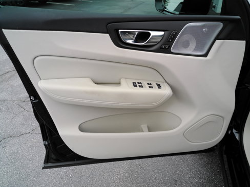 Used 2021 Volvo XC60 T8 Inscription w/ Advanced Package image 10