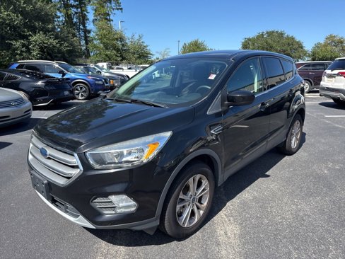 Used 2017 Ford Escape SE image 1
