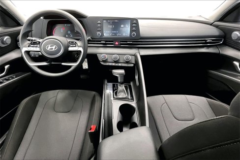 Certified 2025 Hyundai Elantra SE image 15