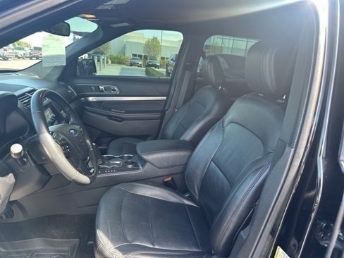 Used 2018 Ford Explorer XLT w/ Equipment Group 202A image 9