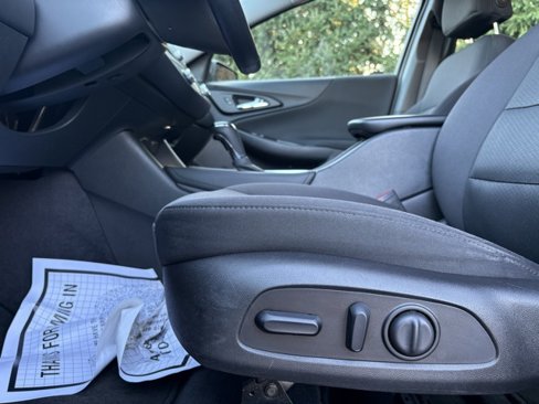 Used 2017 Chevrolet Malibu LT image 30