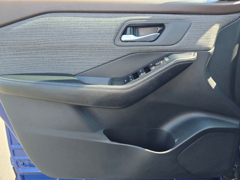 Used 2023 Nissan Rogue SV image 37
