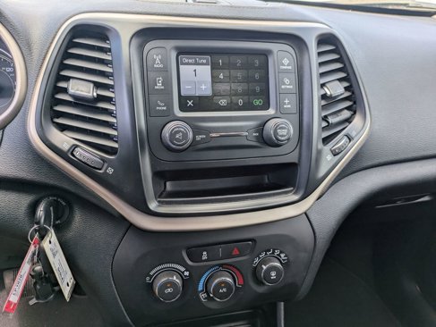 Used 2016 Jeep Cherokee Sport image 25