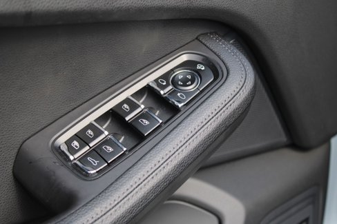 Certified 2024 Porsche Macan image 19