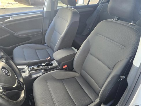 Used 2017 Volkswagen Golf S image 13