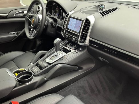 Used 2015 Porsche Cayenne S image 41