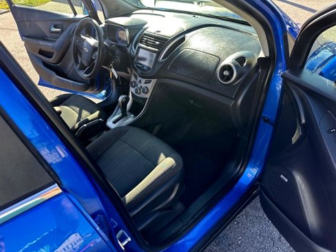 Used 2016 Chevrolet Trax LT w/ LT Sun and Sound Package image 40