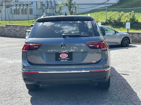 Used 2022 Volkswagen Tiguan SE w/ Panoramic Sunroof Package image 7