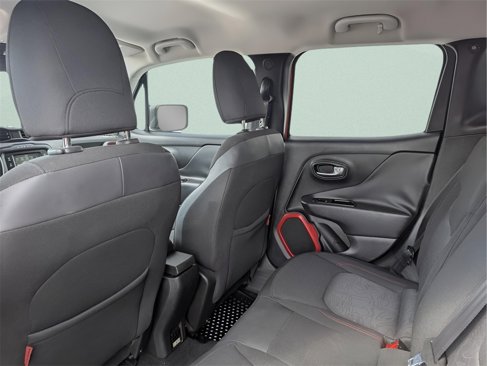 Used 2016 Jeep Renegade Trailhawk image 7