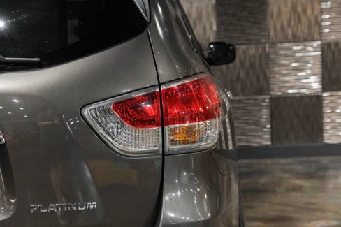 Used 2016 Nissan Pathfinder Platinum w/ Family Entertainment Package image 45