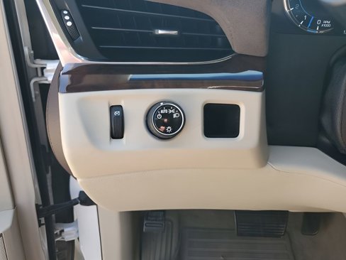 Used 2016 Cadillac Escalade ESV Luxury image 32