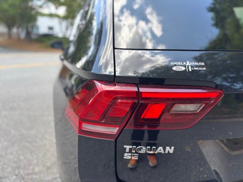 Used 2021 Volkswagen Tiguan SE image 6