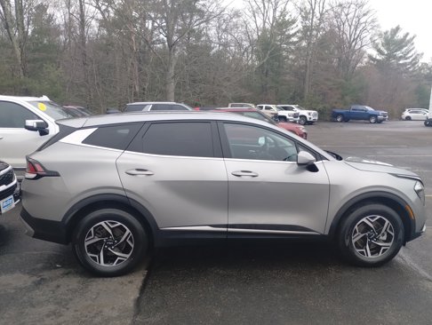 Used 2023 Kia Sportage LX image 2
