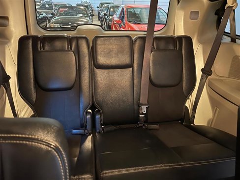 Used 2019 Dodge Grand Caravan SXT image 17