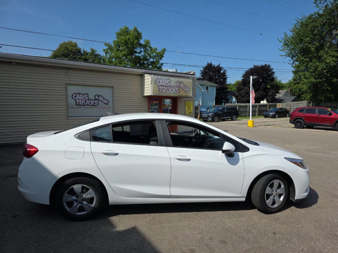 Used 2018 Chevrolet Cruze LS image 11