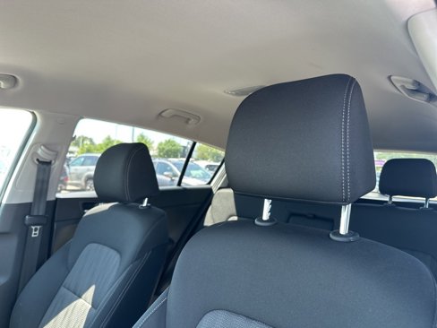 Used 2022 Kia Sportage LX image 5