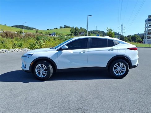 Used 2024 Buick Envista Preferred image 3