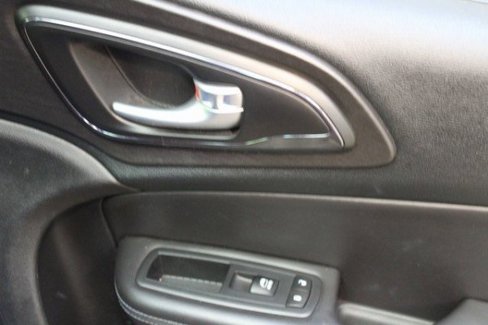 Used 2016 Chrysler 200 S image 9