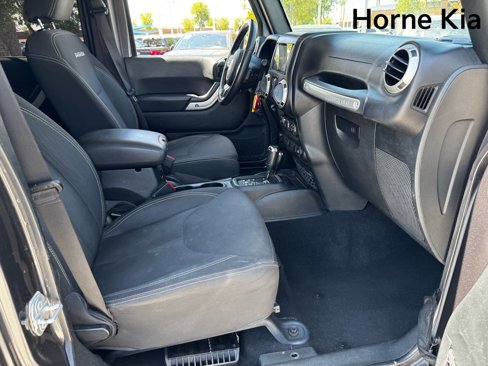 Used 2018 Jeep Wrangler Unlimited Sahara w/ Connectivity Group image 25