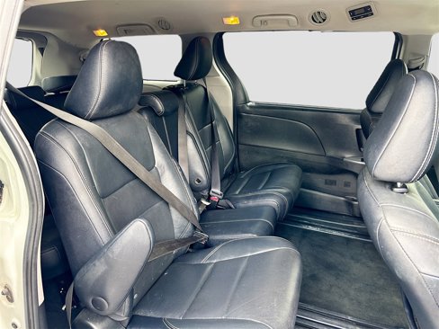 Used 2017 Toyota Sienna SE image 26