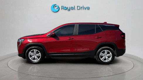 Used 2024 GMC Terrain SLE image 3