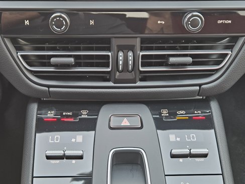Used 2024 Porsche Macan image 28