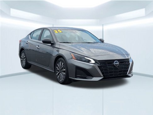 Used 2025 Nissan Altima 2.5 SV image 8