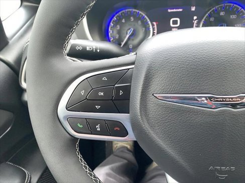 New 2025 Chrysler Pacifica Select image 17