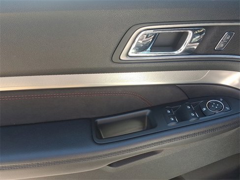 Used 2019 Ford Explorer XLT w/ Equipment Group 202A image 12