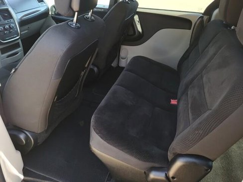 Used 2018 Dodge Grand Caravan SE w/ UConnect Hands-Free Group image 21