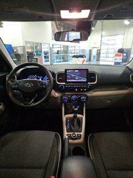 Used 2021 Hyundai Venue image 24