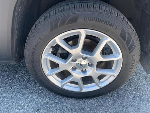 Certified 2022 Jeep Renegade Latitude w/ Convenience Group image 8