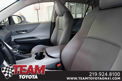 Used 2021 Toyota Venza LE image 10