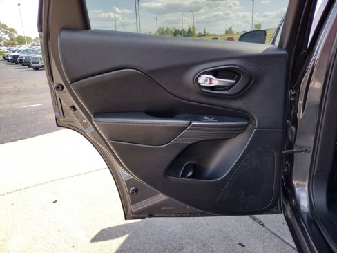 Used 2016 Jeep Cherokee Limited w/ Technology Group image 20