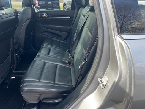 Used 2017 Jeep Grand Cherokee Overland image 9