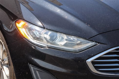 Used 2020 Ford Fusion SE image 2