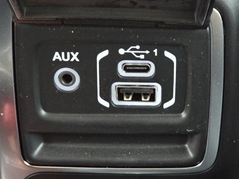 Used 2021 Jeep Wrangler Unlimited Sahara image 12