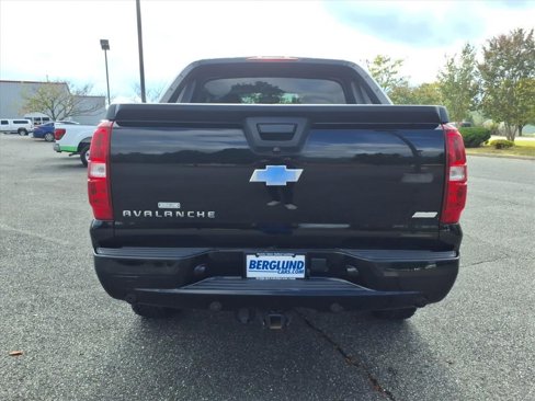 Used 2012 Chevrolet Avalanche LT image 12