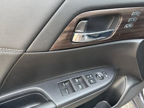 Used 2017 Honda Accord EX-L image 23