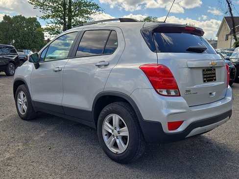 Used 2022 Chevrolet Trax LT w/ LT Convenience Package image 6