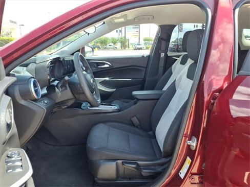Used 2025 Chevrolet Trax LS w/ LS Convenience Package image 14