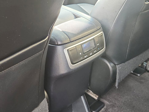 Used 2015 Toyota Highlander XLE image 12