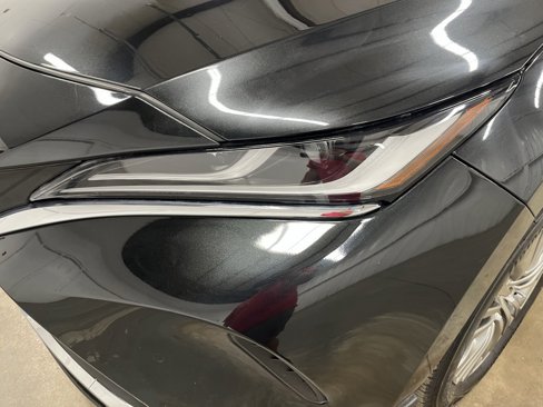 Used 2023 Toyota Venza LE image 8